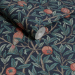  Tapeta William Morris 124259 ptaki i owoce granatu